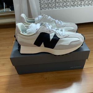New Balance 327 Women’s Sneakers